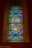 <center>L'église Saint André</center>La Vierge apparaissant à Bernadette Soubirous en 1858. Vitrail de l'Atelier Thomas, Valence, 1923.