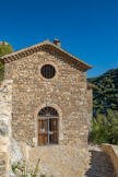 <center>Rochecolombe</center>La chapelle Saint Barthélémy est subordonnée à l’église paroissiale de Saint Pierre de Sauveplantade. À la suite du rattachement de Sauveplantade à Rochecolombe survenu à la Révolution, la chapelle Saint Barthélémy semble changer de statut et devenir, si ce n’est dans les textes, au moins dans les faits, l’église du village. C’est à cette époque qu’elle subit les changements qui lui donnent sa forme actuelle. La chapelle Saint Barthélémy est un site privé appartenant au marquis de Vogüé.