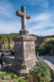CORNILLON. <br> Le village tire son nom d’une famille gallo-romaine, les Cornelli, que l’on trouve à Uzès après la mort de l’Empereur Auguste (14 après J.C ) et qui s’installe dans un grand domaine rural situé à la Vérune.