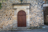 CORNILLON. <br> A droite, une colonne romaine recyclée en un vulgaire banc.