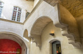 <center>Le Musée d'Art Sacré du Gard. </center> L'Œuvre hospitalière du pont du Saint-Esprit fut une congrégation totalement civile chargée de la gestion et de l'entretien. Pour l'accueillir, une Maison des Chevaliers existait à Pont-Saint-Esprit. Elle fut du XIIe au XVIIe siècle, la propriété exclusive de la famille de Piolenc, de riches négociants qui firent fortune dans le trafic du sel et du blé et qui par les taxes payées finançaient en partie l'Hospitalité du pont du Saint-Esprit. Le plus connu d'entre eux est Guillaume de Piolenc qui, en 1450, fit réaliser ce chef d'œuvre qu'est la salle d'apparat au premier étage.