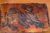 <center>Le Musée d'Art Sacré du Gard. </center> Métope de la charpente de l'église de Roquemaure : animal fantastique à figure humaine.