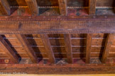 <center>Le Musée d'Art Sacré du Gard. </center> Décors peints sur les plafonds datant des XIVème et XVème siècles. La maison était l'hospice où s'arrêtaient les chevaliers qui partaient en croisade, d'où le nom de la maison et tous les blasons.
