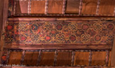 <center>Le Musée d'Art Sacré du Gard. </center> Dans la première platebande sont alternées les armes des Piolenc et la fleur de lys. Un seul écu vient troubler ce mouvement : celui du juge.