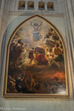 <center>Notre-Dame-de-la-Croix de Ménilmontant </center>«Jésus descendant aux limbes» de Pierre-François Delorme (1783-1859). Dans ce tableau, Delorme a choisi de présenter tous les justes de dos, seul le Christ est de face, créant par là une opposition d'attitude entre celui qui arrive pour apporter la lumière et ouvrir la porte, et le peuple innombrable de ceux qui attendent. Dans la partie haute, les justes qui sont de face sont seulement esquissés. Le plus beau de ces visages est sans conteste celui que Delorme a choisi de faire figurer au centre de sa toile. C'est le seul que l'on voit de face : une jeune femme, vêtue d'une robe vermillon, se retourne et regarde, dans le coin gauche du tableau, l'homme en extase qui se tient les bras en croix. A droite, le roi David et sa lire et au-dessus, Moïse et sa coiffure singulière.