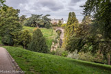 <center>Le parc des Buttes-Chaumont  </center> Pont dit « des Suicidés » qui s'élève à 22 m de hauteur. Pont en pierre composé d'une seule arche, en plein-cintre. Il relie le parc à l'île du Belvédère en traversant le lac