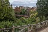 <center>Le parc des Buttes-Chaumont  </center> La passerelle suspendue à 63 m de haut conçue par Gustave Eiffel.