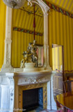 <center>Hôtel de la Païva</center> Boudoir. L'encadrement du foyer est incrusté de lapis-lazuli.