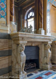 <center>Hôtel de la Païva</center> Le cabinet de toilette mauresque. La cheminée-fontaine.