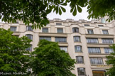 <center>Avenue George V. </center> Vuitton : façade 1930.