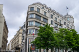 <center>Avenue George V. </center> Vuitton : façade 1930.