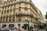<center>Avenue Montaigne. </center>