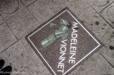 <center>Avenue Montaigne. </center> Madeleine Vionnet, née à Chilleurs-aux-Bois le 22 juin 1876 et décédée à Paris le 2 mars 1975, est une grandes couturières françaises et une influence majeure de la mode du XXe siècle. Elle est l'inventrice de la coupe en biais et du drapé. La Maison de couture Vionnet est fondée à Paris en 1912 puis ouvre à New York en 1924.