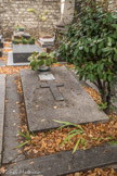 <center>Le cimetière du Montparnasse. </center> Marie-Berthe Aurenche, ex compagne de Max Ernst et  l'ultime compagne du peintre Soutine, arrivé en France en 1913, où il rejoint l’immigration artistique à la Ruche. Il est inhumé dans ce caveau.