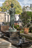 <center>Le cimetière du Montparnasse. </center> Leopold KRETZ
1907-1990
Sculpteur français d’origine polonaise. Le 4 février 1991, sa sculpture « Le Prophète « (bronze), est installée sur sa tombe.
