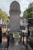 <center>Le cimetière du Montparnasse. </center> Antoine-Laurent-Thomas Vaudoyer. 1756-1846. Architecte français. Léon Vaudoyer,son fils. 1803-1872. Architecte et historien de l'architecture français, on lui doit la cathédrale Sainte-Marie-Majeure de Marseille (à partir de 1852).