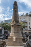 <center>Le cimetière du Montparnasse. </center> Le monument dédié au contre-amiral Jules Dumont d'Urville (15e division) a été l'occasion pour la société de géographie de célébrer les expéditions de cet explorateur, qui identifia en particulier sur l'Antarctique la terre Adélie, qui porte le nom de sa femme et où la France entretient encore aujourd'hui une base permanente.