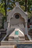 <center>Le cimetière du Montparnasse. </center> Louis Oscar Roty est un sculpteur et médailleur français, 1846 - 1911. Il est surtout connu pour la figure de sa Semeuse, utilisée en France sur les pièces de monnaie et les timbres postaux.