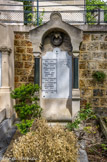 <center>Le cimetière du Père Lachaise </center> Tombeau de la famille Œhmichen. Étienne Edmond Œhmichen, né à Châlons-sur-Marne le 15 octobre 1884 et mort à Paris le 10 juillet 1953, est un ingénieur et biologiste français. Il est considéré comme l'un des pionniers du stroboscope, de l'invention de l'hélicoptère - dont il établit le premier record homologué par la FAI en 1924 - et l'un des précurseurs de la biomécanique.