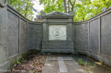 <center>Le cimetière du Père Lachaise </center> Tombe du maréchal Ney. En 1903, lorsque la Troisième République française décide de donner au maréchal Ney une sépulture digne, le fossoyeur qui ouvre le cercueil constate que le cercueil est vide. La mauvaise qualité du cercueil en sapin, qui s'effrite facilement, avait fait que le squelette s'était retrouvé recouvert par ces fragments de sapin. Ney était depuis 1815 enterré sous une simple dalle. On construit donc l'actuelle tombe, massive et digne.
Le médaillon est signé Cruchet.