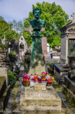 <center>Le cimetière du Père Lachaise </center> Tombe de Frédéric Cournet. a tombe est ornée d
