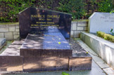 <center>Le cimetière du Père Lachaise </center> Tombe de Maurice Thorez. Maurice Thorez (né à Noyelles-Godault, Pas-de-Calais, le 28 avril 1900 et mort en mer Noire, le 11 juillet 1964) a été secrétaire général du PCF de 1930 à 1964, ministre de la Fonction publique de 1945 à 1947 et vice-président du Conseil en 1947.