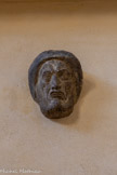 <center>Autoportrait</center>Masque en corbeau d’architecture 
1925
Plâtre teinté
Legs Rhodia Dufet Bourdelle. 2002