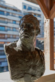 <center>Jean-Auguste-Dominique Ingres</center>1908
Bronze, fonte Rudier, 1910
Legs Rhodia Dufet Bourdelle, 2002 <br>
Bourdelle éprouve une admiration réelle pour le peintre et dessinateur Ingres (7780-7867), son illustre compatriote montalbanais.
Traité à l’antique — poitrine nue et toge drapée sur l’épaule gauche —, ce buste tout en puissance, à la facture abrupte, magnifie l’énergie farouche du lutteur de l’Art.