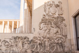 <center>Palais de Tokyo. </center> dLs bas-reliefs intitulés « Allégorie à la gloire des Arts » d'Alfred Janniot. Erato, Euterpe, Terpsichore et sans doute Polymnie