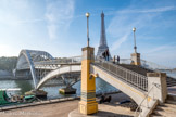 <center>La tour Eiffel.</center> 
La passerelle Debilly, construite au début du XXe siècle. L'architecte est  Jean Résal assisté d'Amédée Alby et du  fabricant Daydé et Pillé, les mêmes que ceux du pont Alexandre III.
