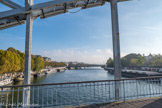 <center>La passerelle Debilly. </center> Le pont de l'Alma.