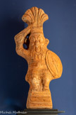 <center>Figurine du dieu égyptien Bès combattant</center>Époque romaine, 100 300 apr. J.-C.
Égypte, terre cuite
Paris, musée du Louvre, département des Antiquités égyptiennes