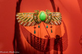 <center>Ornement au scarabée. Bijoux de scène de Sarah Bernhardt pour « Cléopâtre </center>Laiton, strass et perles en verre coloré Paris, collection particulière