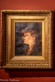 <center>Le Sommeil</center>1880
Huile sur toile
Commencé en 1879, le Sommeil est présenté au Salon en 1880, aux côtés de La Fontaine. L’œuvre plaît car, contrairement aux corps très blancs des nymphes, Henner traite la carnation de sa figure avec intensité et chaleur. Le peintre explique à son ami Émile Durand-Gréville que Camille Merval, le modèle représenté, se serait endormie pendant une séance de pose. Il aurait ainsi capturé sur sa toile ce moment d’abandon, cet instant de vie suspendu.
Donation Marie Henner