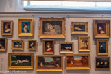 <center>L'atelier de  J.J. Henner</center>En haut : 1 Tête de femme de profil
Vers 1891 Huile sur carton ; Camille Merval? Vers 1880 Huile sur bois ; Paul Henner endormi 1865 Huile sur bois ; La Femme au divan noir Vers 1869 Huile sur bois ; Madame Charles Rabot Vers 1885 Huile sur bois. <br>
Au milieu : Au milieu : Tête de profil Vers 1900 Huile sur bois ; Le Lévite d’Ephraïm et sa femme morte Entre1895 et 1898 Huile sur carton ; Femme drapée assise Vers 1881 Huile sur bois ; Mademoiselle Dodey? Vers 1893 Huile sur carton ; Femme nue couchée dans une fourrure Vers 1892 Huile sur bois ; Tête de femme de Entre 1892 et 1900 Huile sur carton ; Judith
Vers 1887 Huile sur carton. <br> En bas .   ; Nymphe surprise se coiffant 1884 Huile sur bois ; Nymphe surprise au bain 1884 Huile sur bois ; Nature morte à la poire et aux deux pommes 1899 Huile sur carton.