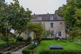 <center>Musée de Montmartre</center>Le musée se compose de deux bâtiments distincts. La maison du Bel-Air, construite en 1660, abrite les collections permanentes du musée. Il s'agit de l'une des plus anciennes bâtisses de la butte Montmartre.