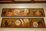 <center>Musée de Montmartre</center>THÉOPHILE-ALEXANDRE STEINLEN (1859-1923)
Chats et lunes, vers 1885
Huiles sur toile
Collection David E. Weisman et Jacqueline E. Michel Dépôt au Musée de Montmartre. <br>
Cette présentation de divers chats sur un fond neutre renvoie aux nombreuses illustrations exécutées par Steinlen en 1884- 1885 pour la revue Le Chat Noir. Remarquable ensemble des débuts de la peinture de Steinlen et perdu pendant plus d’un siècle, il en subsiste aujourd’hui sept sections connues. Les chats occupent une place majeure dans l’œuvre de Steinlen. Dans ses illustrations, affiches, gravures, peintures et sculptures, l’artiste ne cesse de rendre hommage au félin et à sa personnification des traits humains. La maison de Steinlen à Montmartre, au 58 rue Caulaincourt, abritait tellement de chats qu’elle fut surnommée « Cat’s Cottage ».