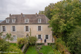 <center>Atelier de Suzanne Valadon.</center>La maison du Bel-Air, construite en 1660, abrite les collections permanentes du musée.