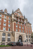 <center>Cité internationale universitaire de Paris. </center> Fondation BIERMANS-LAPÔTRE. ’est Armand GUÉRITTE, architecte en chef du gouvernement français, qui a conçu la Fondation BIERMANS-LAPÔTRE. Ce bâtiment monumental évoque les architectures traditionnelles flamande (par ses tourelles d’angle par exemple) et wallonne (par l’utilisation conjuguée de la pierre de taille, la brique et l’ardoise bleue).