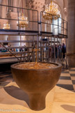 <center>Notre-Dame-de -Paris</center>Le nouveau baptistère conçu par le sculpteur Guillaume Bardet.
