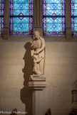 <center>Chapelle d'Abraham</center>Saint François-Xavier baptisant, jésuite missionnaire (1506-1552). 
Victor Geoffroy-Dechaume, sculpteur 1860. <br> Vitrail en grisaille. Édouard Didron, maître-verrier 1865.