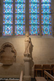 <center>Chapelle Sainte Geneviève</center>Sainte patronne de Paris (v. 420-v. 500).
En sainte Geneviève, l'Esprit de Force donne de rétablir la justice et le droit quand ils sont bafoués. <br>Statue de sainte Geneviève. Victor Geoffroy-Dechaume, sculpteur, 1865. <br>Vitrail en grisaille. Alfred Gérente, maître-verrier, 1865