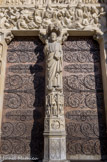 <center>Le Portail du Jugement dernier</center>Le Christ est placé entre les deux portes sur un pilier central que l’on appelle le trumeau. C'est une des œuvres les plus remarquables d’Adolphe-Victor Geoffroy-Dechaume. À l’arrière, sur les portes, les pentures et leurs arabesques, sont une fort belle restitution du XIXe siècle.