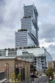 <center>Nouveau Palais de Justice . </center> Adieu donc les anciennes et historiques pierres de l'île de la Cité, direction le géant de verre des Batignolles, conçu par le plus parisien des architectes italiens, Renzo Piano et à qui l'on doit déjà la réalisation de Beaubourg - avec Richard Rogers- et de la Fondation Jérôme Seydoux-Pathé (13e).