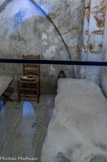 <center>La Conciergerie.</center>  La pistole.
Moyennant finance, les prisonniers pouvaient obtenir une place dans une 