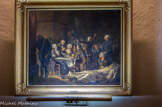 <center>La Conciergerie.</center>  Le souvenir girondin.
Dans la nuit du 29 au 30 octobre 1793, vingt et un députés attendirent leur mort peut-être dans cette chapelle. Condamnés quelques heures auparavant par le Tribunal révolutionnaire, ils appartenaient au groupe que l’on nommilt Girondin. Certains étaient célèbres et avaient, un temps - jusqu'au 31 mai 1793 - mené le mouvement révolutionnaire tels Brissot, Vergniaud ou Gensonné,
Une tradition veut que cette nuit-là, ils se soient réunis en un fraternel banquet, sans doute dans la chapelle de la prison, tandis que l'un des leurs, Dufriche-Valazé, gisait inerte, suicidé d'un coup de stylet dans le cœur.
Au siècle suivant, le Romantisme reprit cette légende dans ses écrits (Lamartine ou Michelet) ou ses peintures comme les deux toiles exposées ici.
LE DERNIER ADIEU DES GIRONDINS 31-X-1793 PAR PAUL DELAROCHE (1797-1856)
LE DERNIER BANQUET DES GIRONDINS 