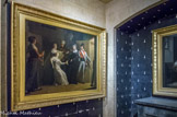 <center>La Conciergerie.</center>  La Chapelle Expiatoire. Au fond de la cellule (face à la fenêtre) un autel entouré de trois tableaux datant de 1817. Ce sont de gauche à droite : Marie-Antoinette séparée de sa famille, au Temple, pour être conduite à la Conciergerie, par J.-A. Pajou.