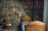 <center>La Conciergerie.</center>  La cellule de Marie-Antoinette. Tous les meubles visibles ici (acquis en 1989) sont anciens, mais étrangers à l'ancienne conciergerie comme à Marie-Antoinette : ils n’ont été choisis que pour leur conformité probable au mobilier de 1793.