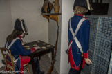 <center>La Conciergerie.</center>  La cellule de Marie-Antoinette. Deux gendarmes assuraient en permanence sa surveillance.
