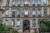 <center>Quartier de ND de Lorette. </center>C'est en 1840 que l'architecte Renaud construisit cet immeuble dans un style gothique et renaissance. Thérèse Lachmann, demi-mondaines en vue qui venait d'épouser le marquis Païva y Arunjo, vint y habiter en 1851, puis elle fit construire un nouvel hôtel aux Champs-Élysées. Elle devint une courtisane adulée sous le second empire, sous le nom de « la Païva ».